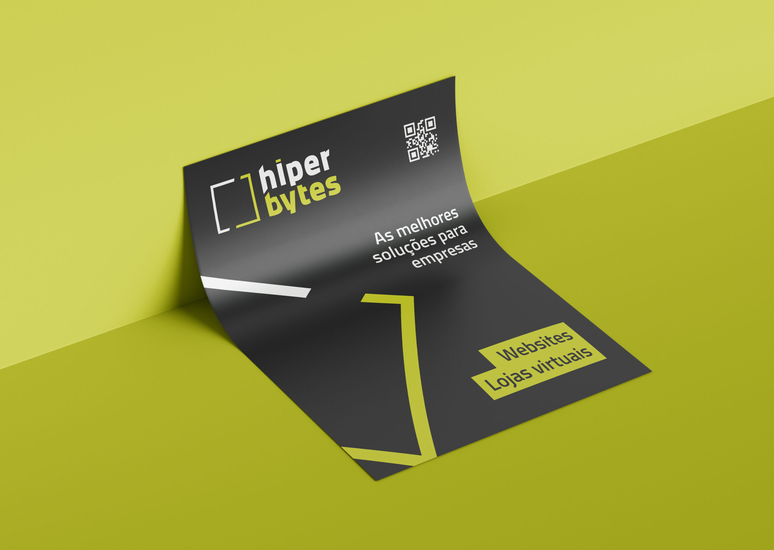 Criação de logo 8 Free Curved Poster Mockup scaled - Tuiuiú Comunicação