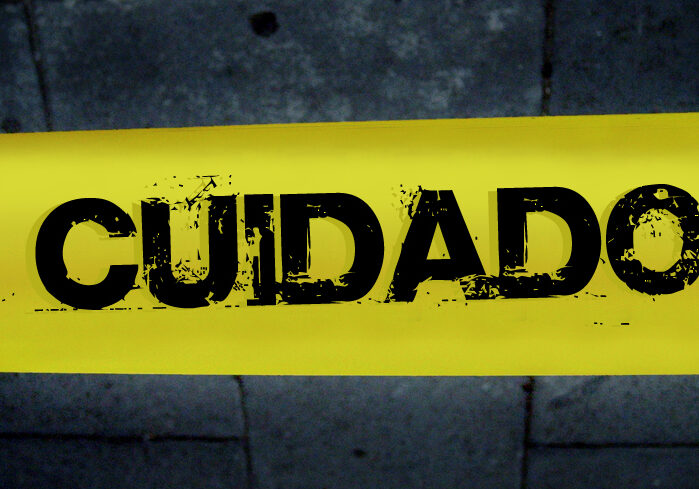 cuidado1 © MTPA Stock/Masterfile
Model Release
Businessman looking through
window in boardroom with globe
(Silhouette)